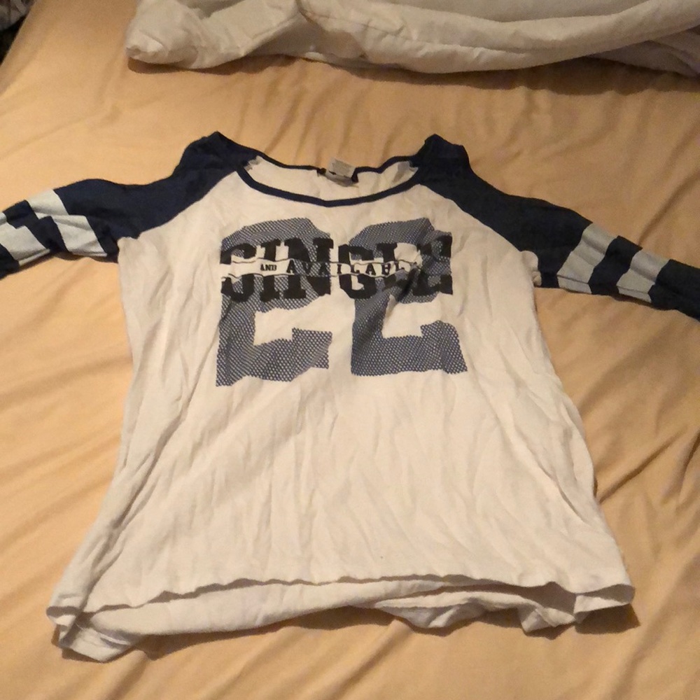Cold-shoulder long-sleeve shirt